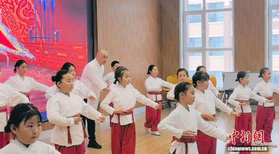 ݆Tʷ(qun)ڽoСW(xu)nʯ z